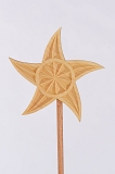 Stern auf Stab, geschnitzt aus Linde